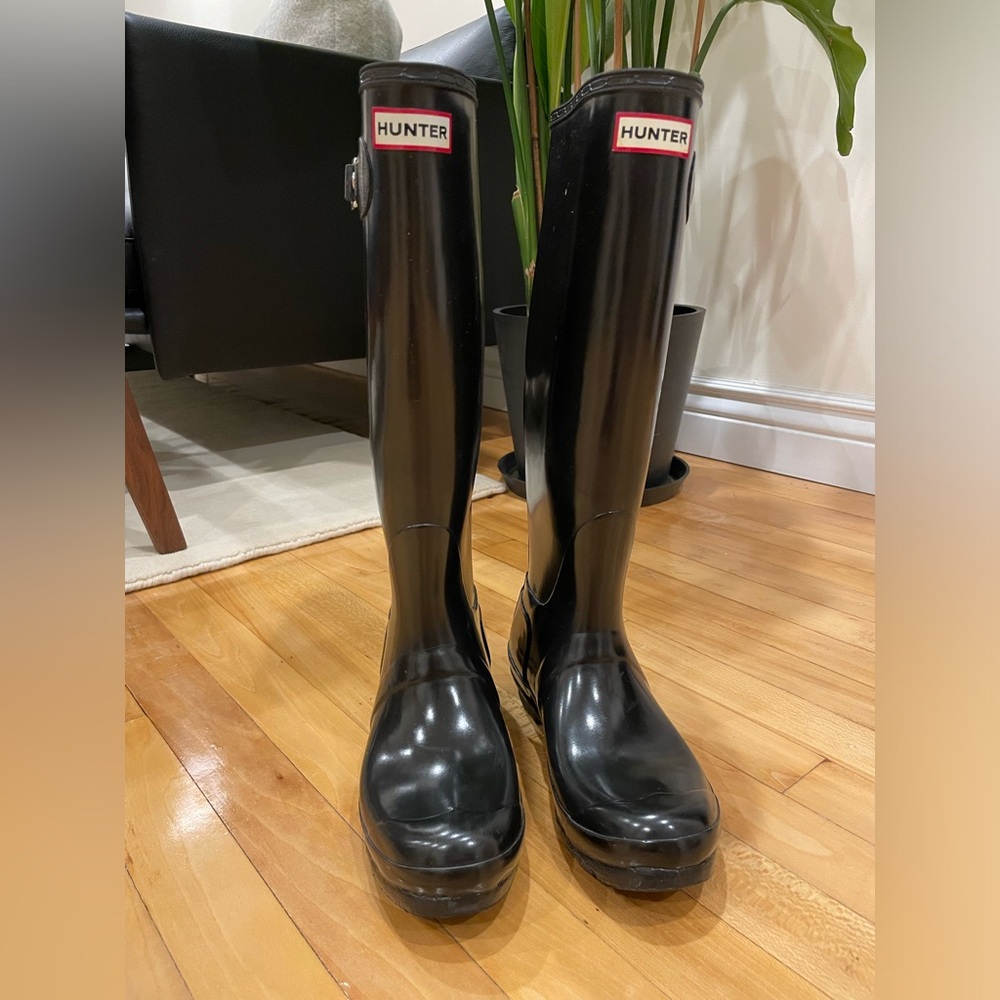 Hunter Women's Original Tall Gloss Rain Boots, Size US 8 / EU 39, Black